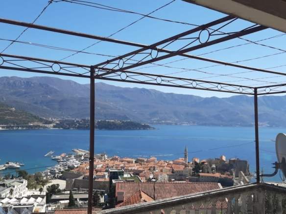 Plac sa kućom i pogledom na zaliv, Babin Do, Budva — fotografija 4
