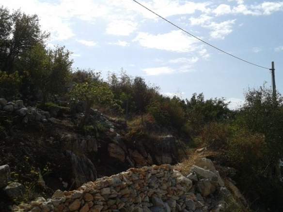 Kaskadni kameni teren urbanizovanog placa, Krstac, Reževići