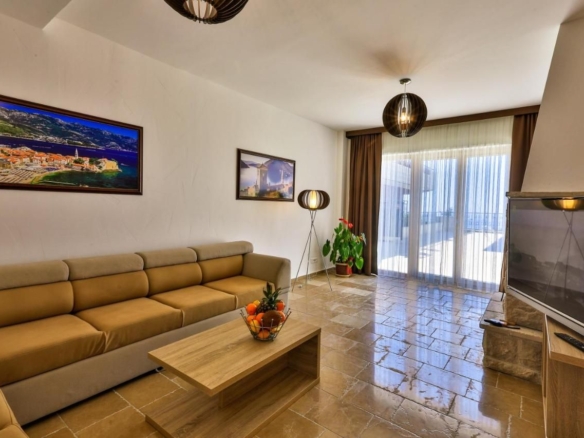 Ekskluzivna luksuzna vila 135m2 sa privatnim bazenom i spektakularnim panoramskim pogledom na more – Reževići, Budva