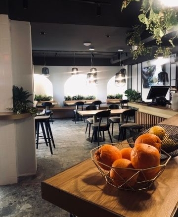 Na prodaju kompletno opremljena kafe-picerija u radu u novoizgradjenom kompleksu The Old Bakery, Budva.