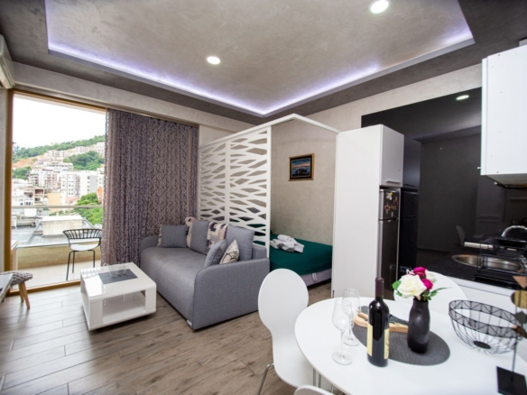 Moderno opremljena garsonjera na fantastičnoj lokaciji ,Budva -CENTAR (NA PERIOD OD 01.09.2026 do 01.06.2027)