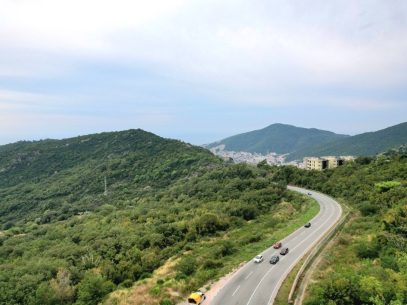 Prodaja urbanizovanog placa 9.074 m² – Markovići, između Budve i Cetinja