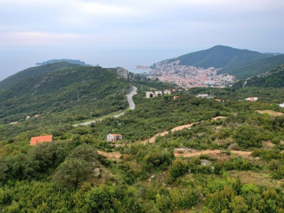 Urbanizovan plac 1238m2 Markovici,Budva