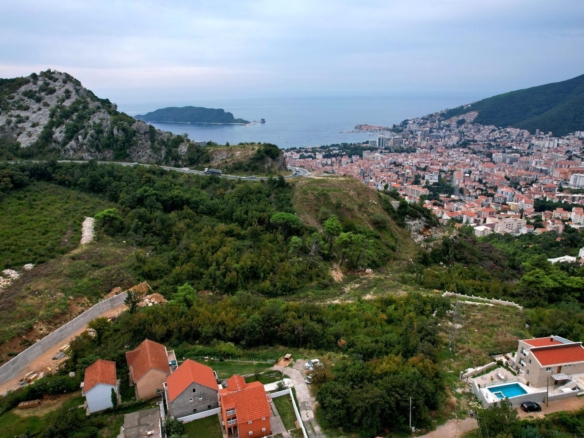 Urbanizovan plac 1000m2 Markovici,Budva