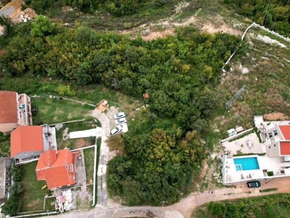 Urbanizovan plac 1093m2 Markovici,Budva