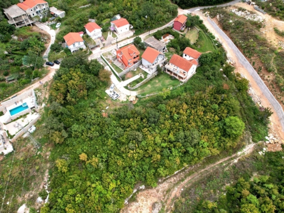 Urbanizovan plac 1093m2 Markovici,Budva