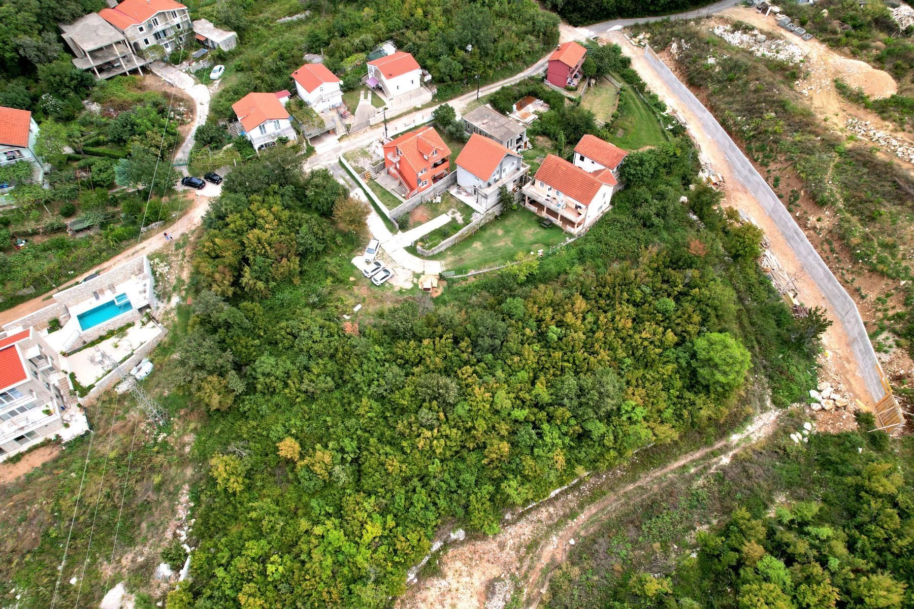 dbde68c6-efcd-47d4-9e8a-2ed21311cb35 Urbanizovan plac 1093m2 Markovici,Budva