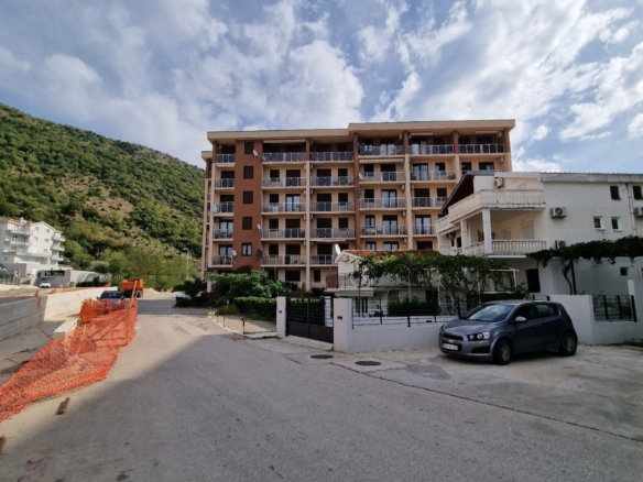 Jednosoban stan sa terasom u Bečićima, Budva — fotografija 6