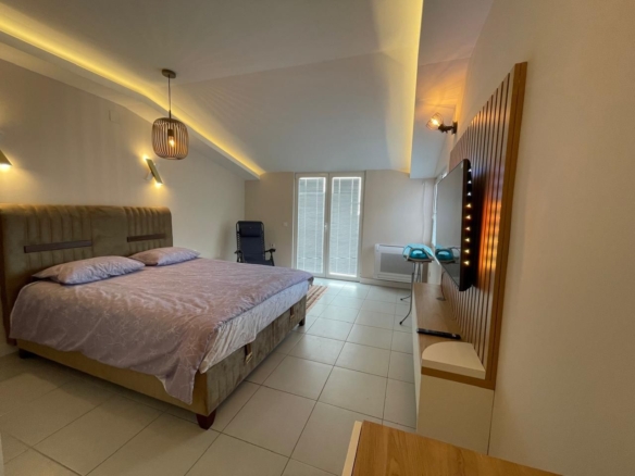 Izdavanje,Sveti Stefan-Studio sa pogledom na more (NA DUZI PERIOD,DOSTUPNO OD 01.09.2026)