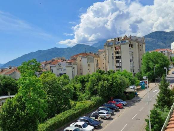 Izdavanje: Trosoban stan 100 m² – Seljanovo, Tivat — fotografija 18