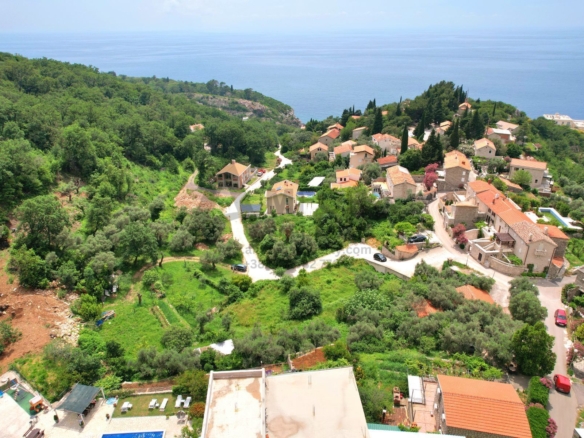 Prodaja urbanizovanog placa 1127m2 – Rijeka Reževića (Budvanska rivijera)