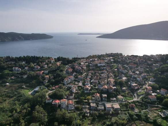 Plac sa pogledom na more u naselju Podi, Herceg Novi — fotografija 3