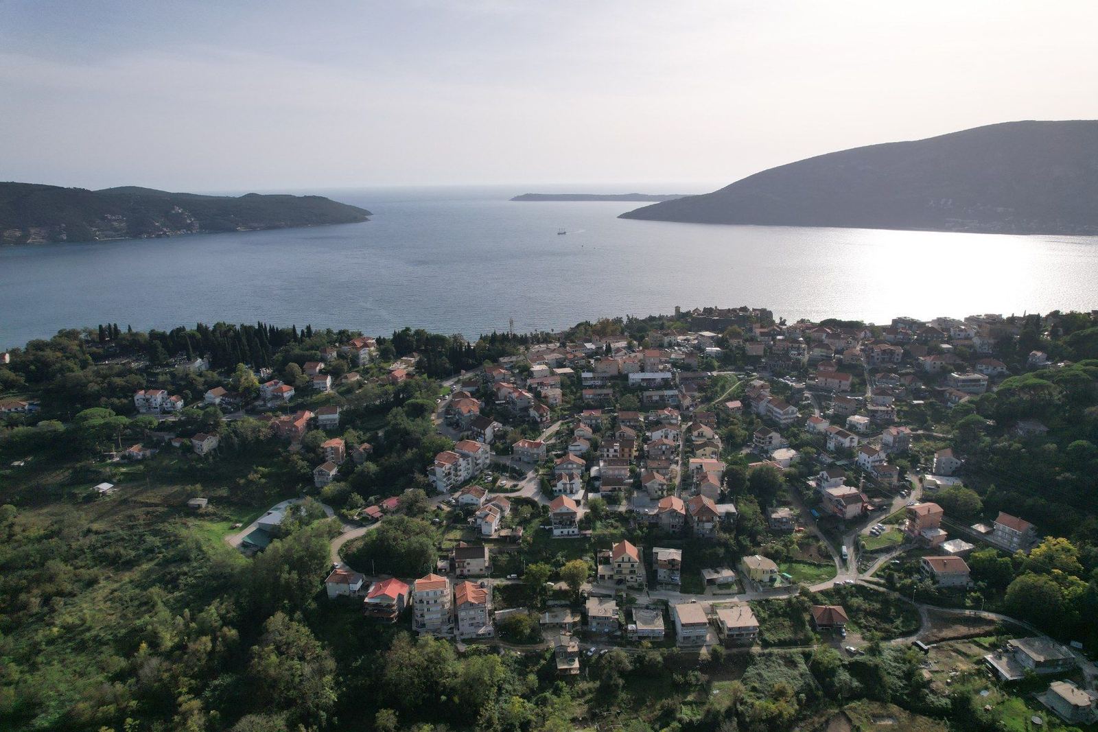 Plac sa pogledom na more u naselju Podi, Herceg Novi — fotografija 3
