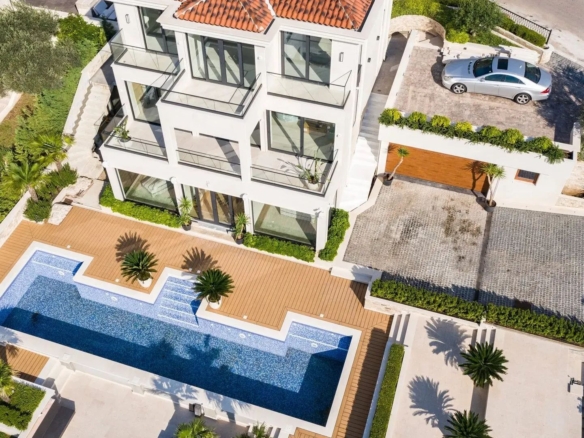 Luksuzna vila sa bazenom i pogledom na more ,Budva-Blizikuće