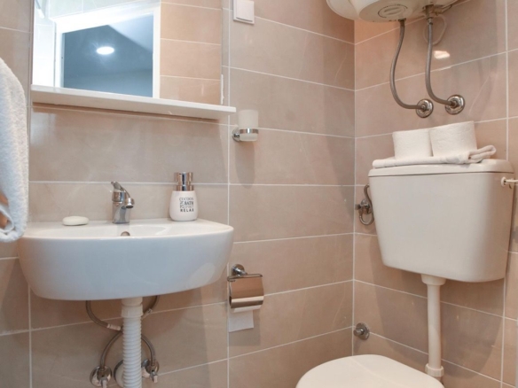 Garsonjera 24 m² za izdavanje, Slovenska plaža, Budva — fotografija 4