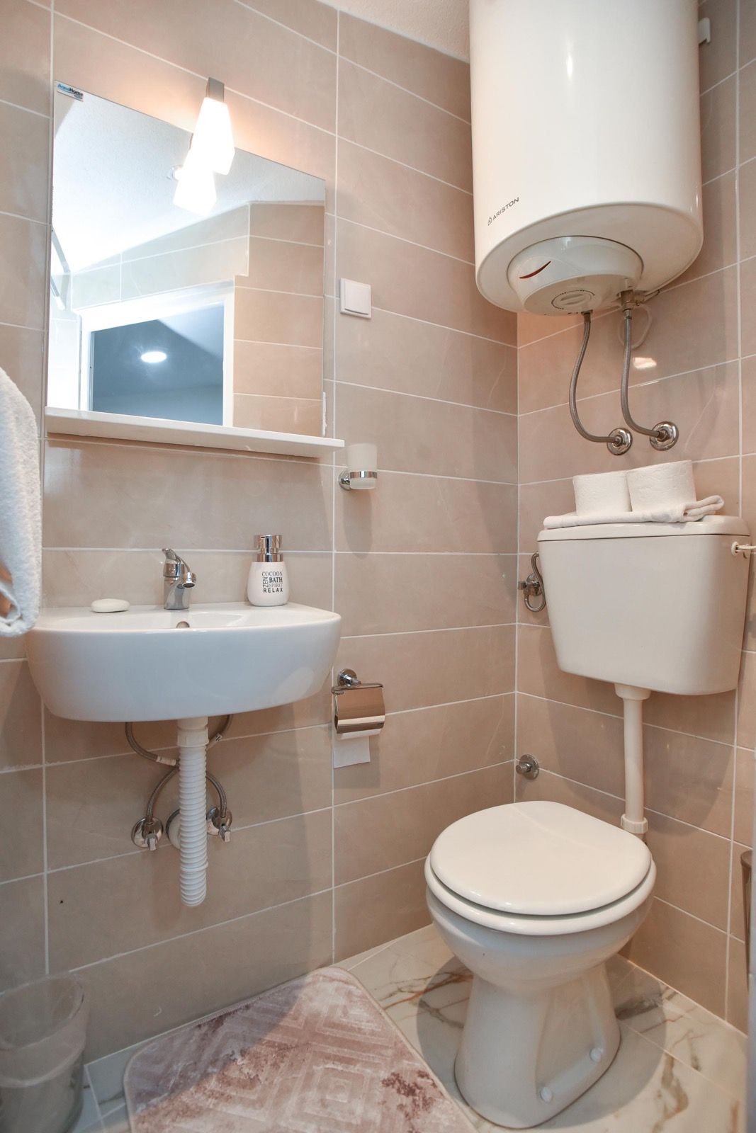 Garsonjera 24 m² za izdavanje, Slovenska plaža, Budva — fotografija 4
