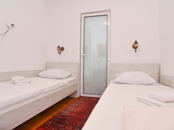 Garsonjera 24 m² za izdavanje, Slovenska plaža, Budva — fotografija 7