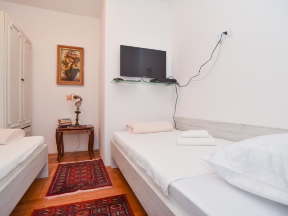 Garsonjera 24 m² za izdavanje, Slovenska plaža, Budva — fotografija 8
