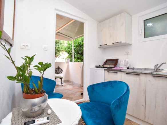 Garsonjera 24 m² za izdavanje, Slovenska plaža, Budva — fotografija 9