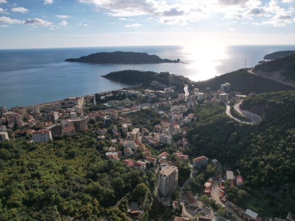 Prodaja neurbanizovanog zemljista 7.248 m² sa pogledom na more – Bečići