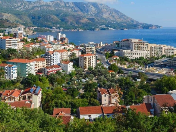 Zemljište 3650m2 na atraktivnoj lokaciji u Bečićima