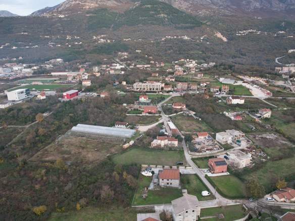Urbanizovani plac u Radanovićima, Kotor — fotografija 5