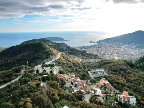 Gradjevinski plac 2,951m2 sa idejnim resenjem u Markovićima
