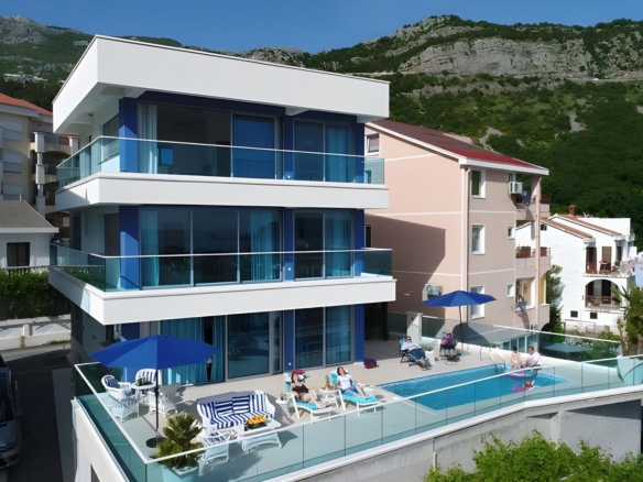 Dvije vile sa bazenom u naselju Lazi, Budva — fotografija 4