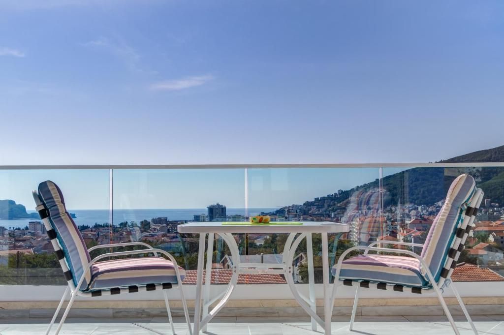 708ec15e-b687-4f49-ad28-5ee5f0bc0580 Dvije vile sa bazenom u naselju Lazi, Budva — fotografija 5