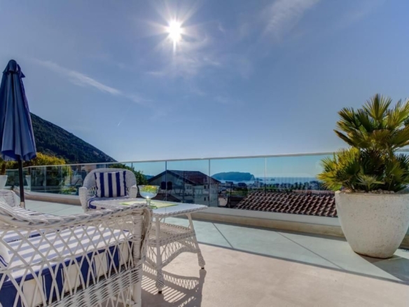 Dvije vile sa bazenom u naselju Lazi, Budva — fotografija 12