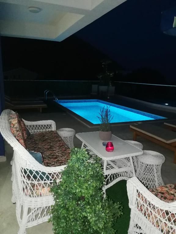ba0be4e2-8802-400b-a98e-be362088aea5 Dvije vile sa bazenom u naselju Lazi, Budva — fotografija 17
