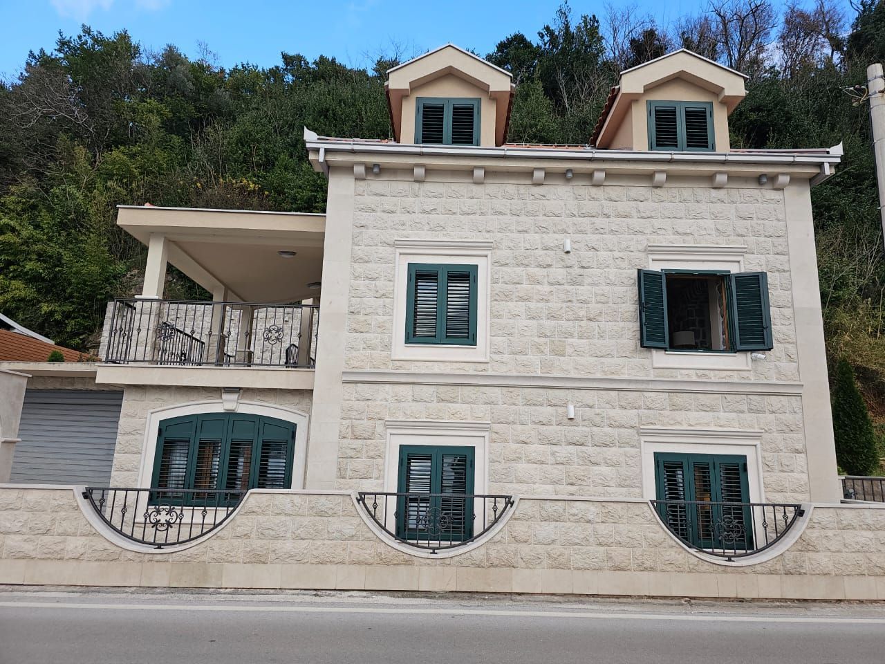 04ec68cb-6723-45a0-8a24-79f731d9ff61 Kamena kuća na prvoj liniji mora, Donja Lastva, Tivat — fotografija 2