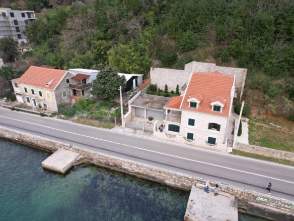 Kamena kuća na prvoj liniji mora, Donja Lastva, Tivat — fotografija 7