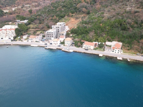 Kamena kuća na prvoj liniji mora, Donja Lastva, Tivat — fotografija 13