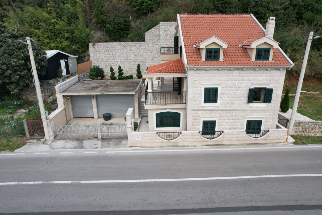d083b07c-ac5f-4901-9233-1130bada892a Kamena kuća na prvoj liniji mora, Donja Lastva, Tivat — fotografija 20