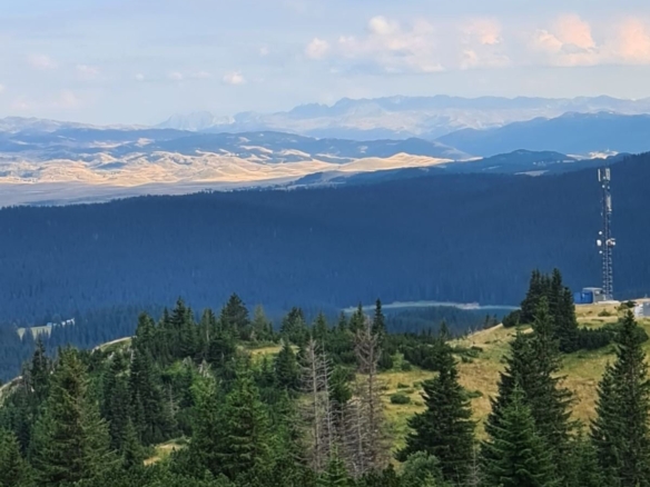 Plac sa pogledom na planine u Bosačama, Žabljak — fotografija 2