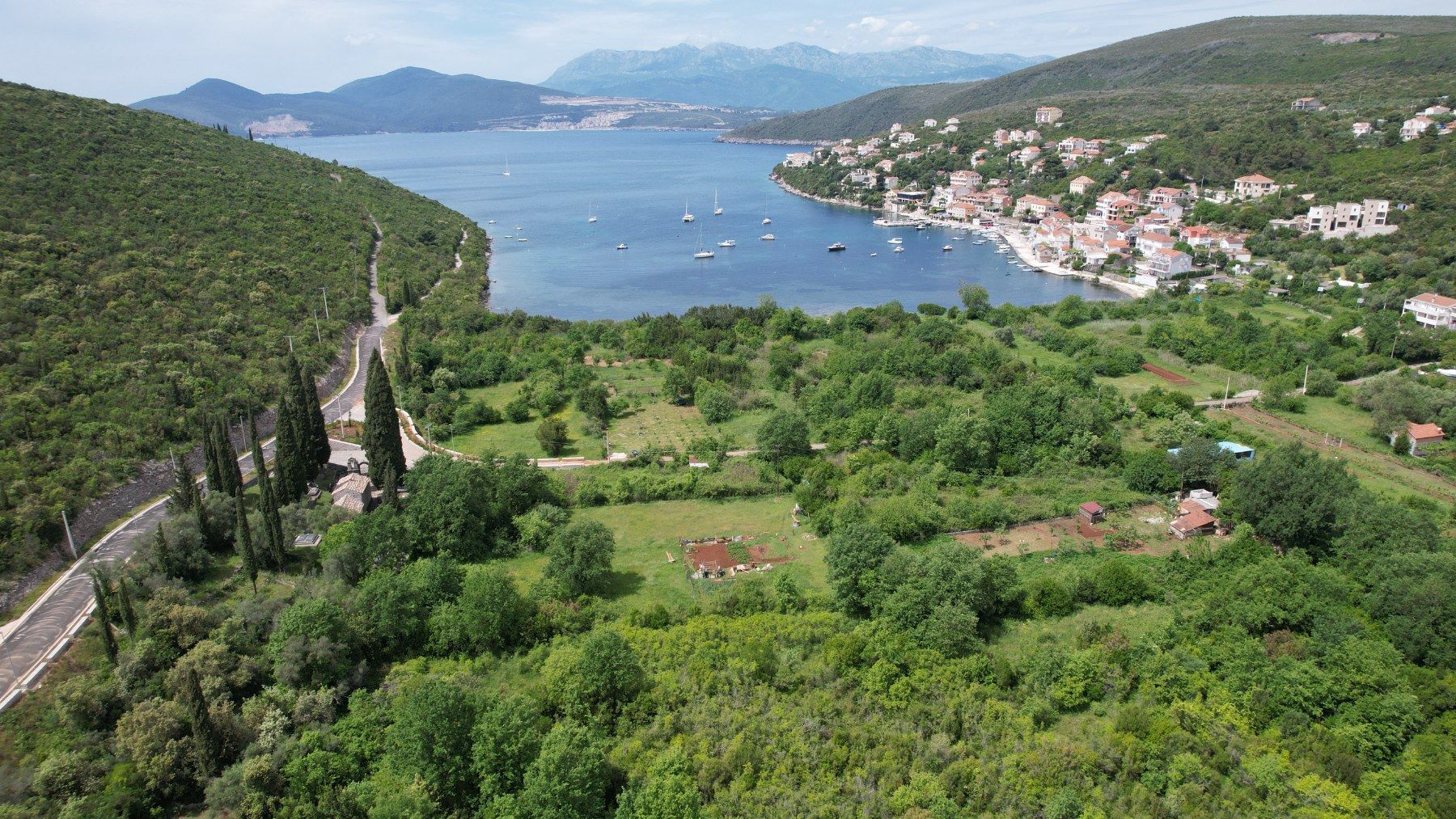 c4e260ef-6d20-4904-9aaf-77abb2754852 Urbanizovan plac u Bigovi, Kotor