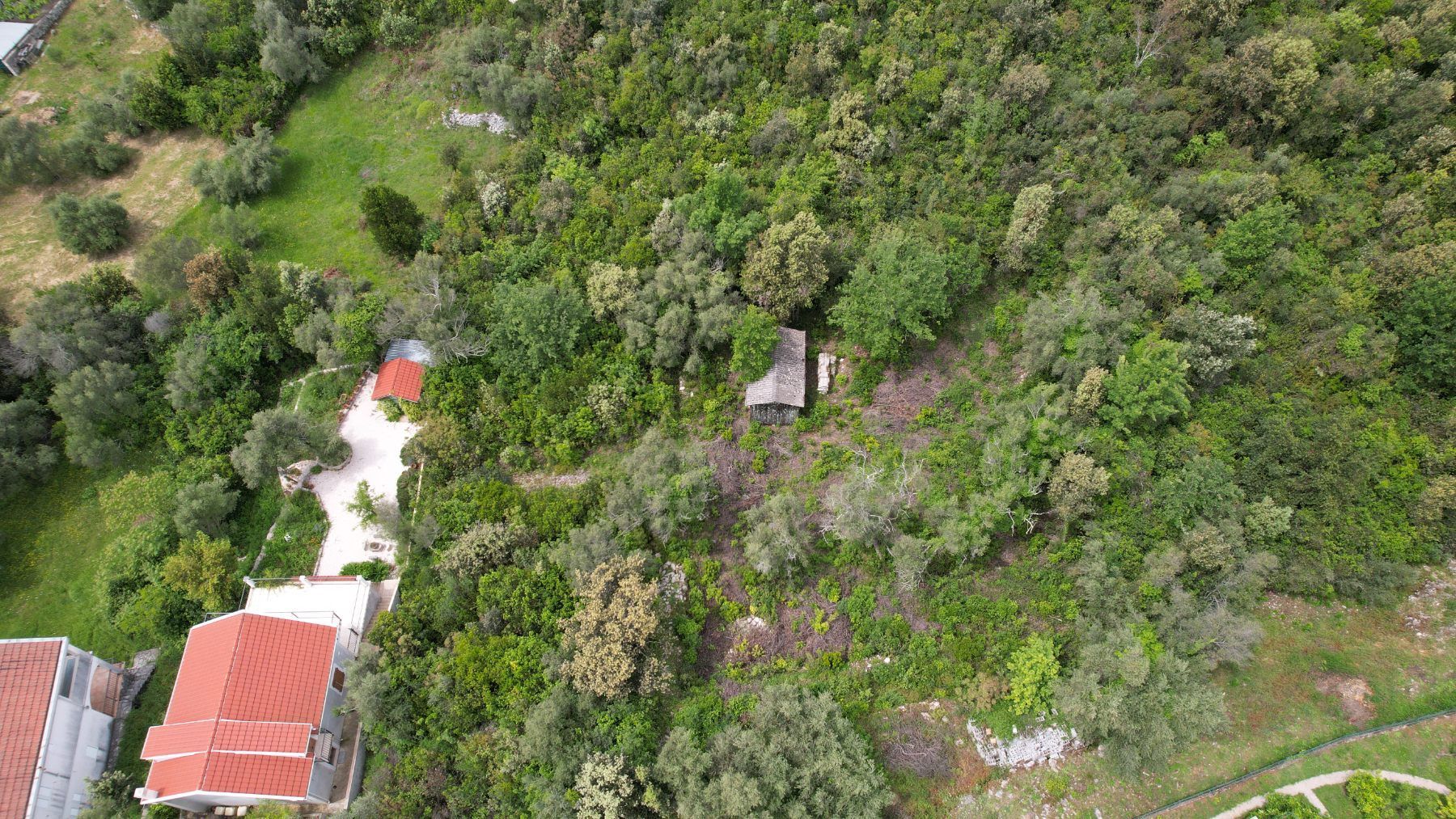 798b8d5a-fa8e-476b-a633-d1d020ef4a51 Urbanizovan plac u Bigovi, Kotor — fotografija 8
