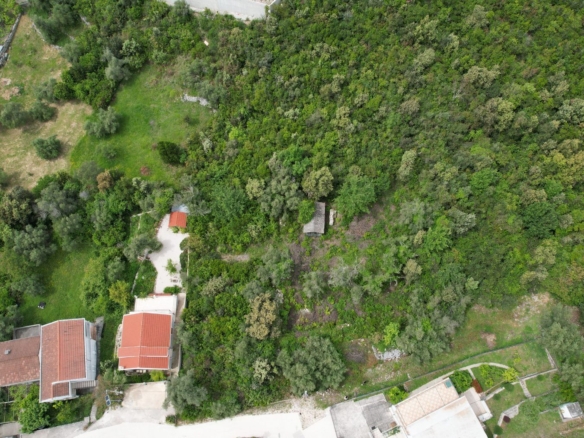 Urbanizovan plac u Bigovi, Kotor — fotografija 9