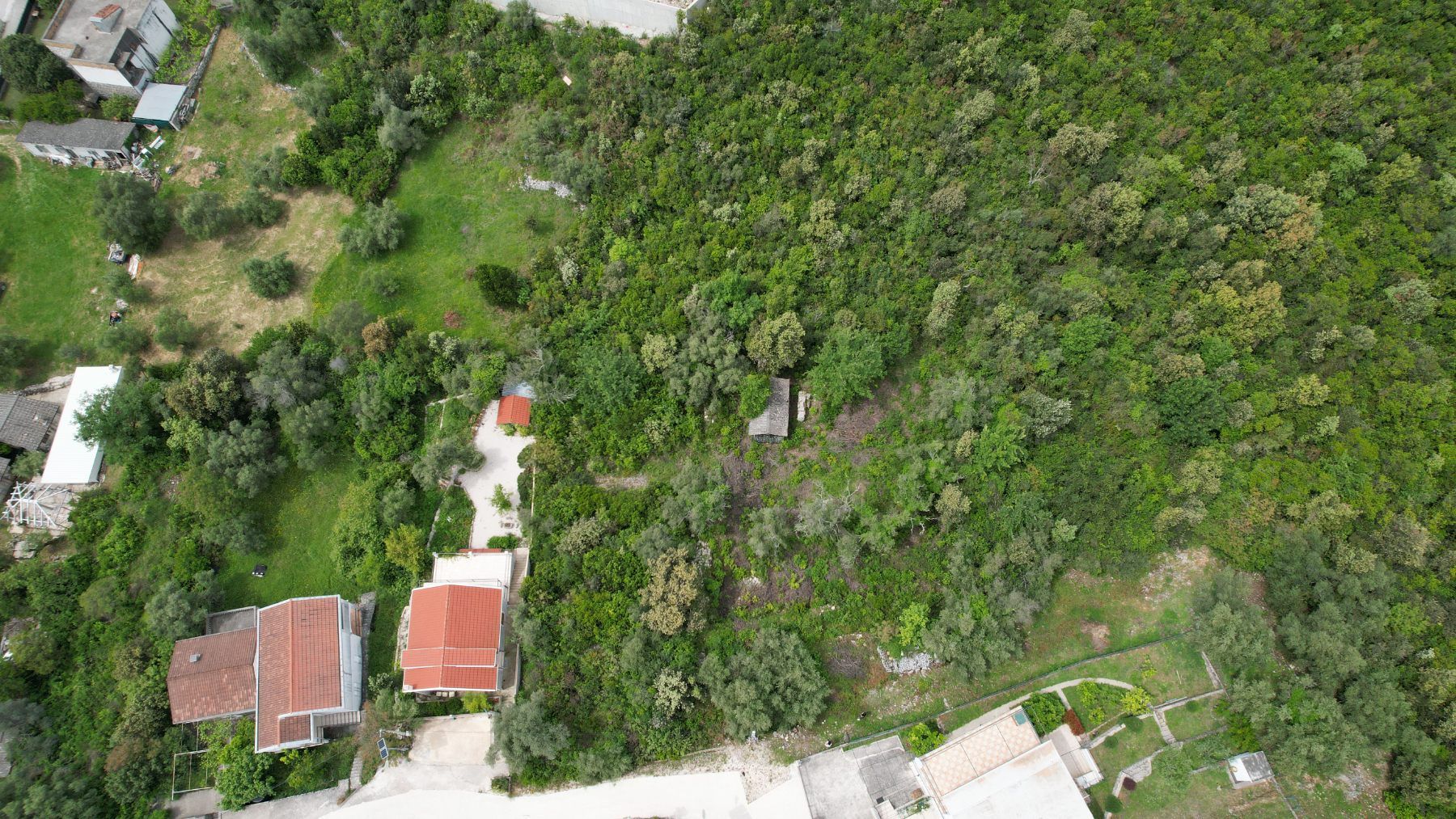 6795fdf0-8539-4b58-a87c-a4b0376ff686 Urbanizovan plac u Bigovi, Kotor — fotografija 9
