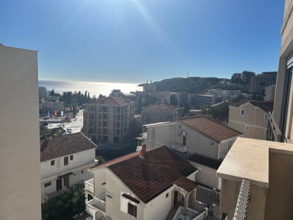 Jednosoban stan sa pogledom na more u Bečićima (NA DUZI PERIOD)