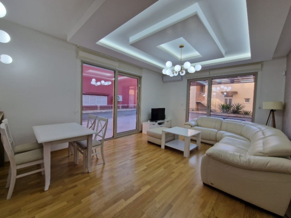 Izdavanje: Trosoban stan 95 m² – Bečići, Budva