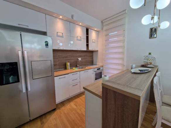 Izdavanje: Trosoban stan 95 m² – Bečići, Budva — fotografija 2