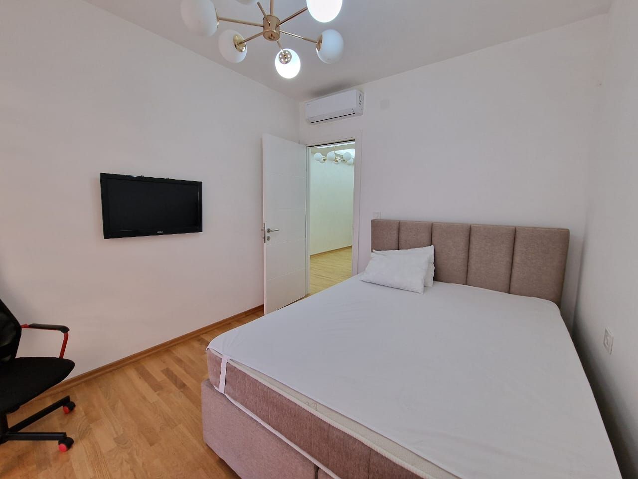 a8ed89b4-014c-4920-80a7-acd2b6d3fcdc Izdavanje: Trosoban stan 95 m² – Bečići, Budva — fotografija 3