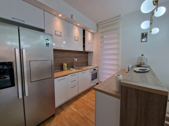 Izdavanje: Trosoban stan 95 m² – Bečići, Budva — fotografija 8