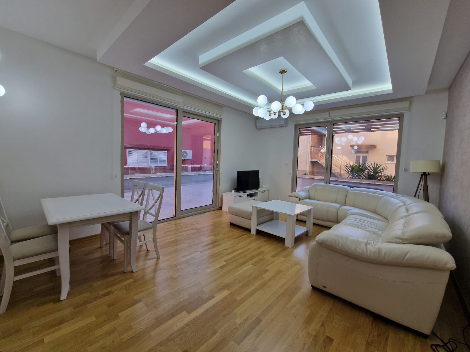 1c852ec7-3365-4e68-86f4-cbbbaf97c535 Izdavanje: Trosoban stan 95 m² – Bečići, Budva — fotografija 16