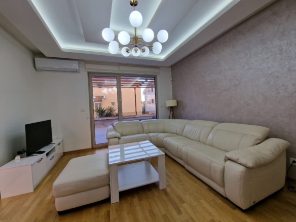 Izdavanje: Trosoban stan 95 m² – Bečići, Budva — fotografija 19