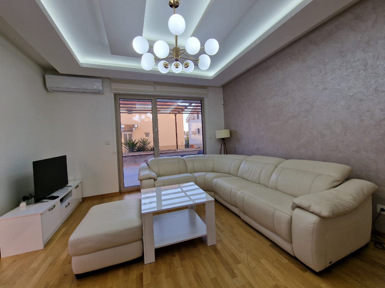 2f4c5be2-8f0e-4b18-bd2b-3c97dd888d26 Izdavanje: Trosoban stan 95 m² – Bečići, Budva — fotografija 19