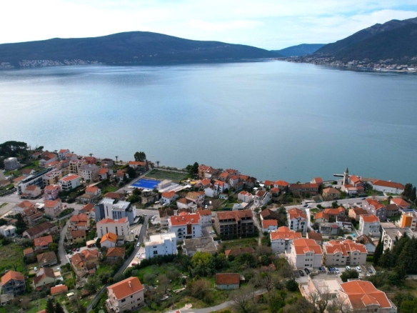 Urbanizovan plac 255m2 sa panoramskim pogledom na more i grad, Donja Lastva, Tivat