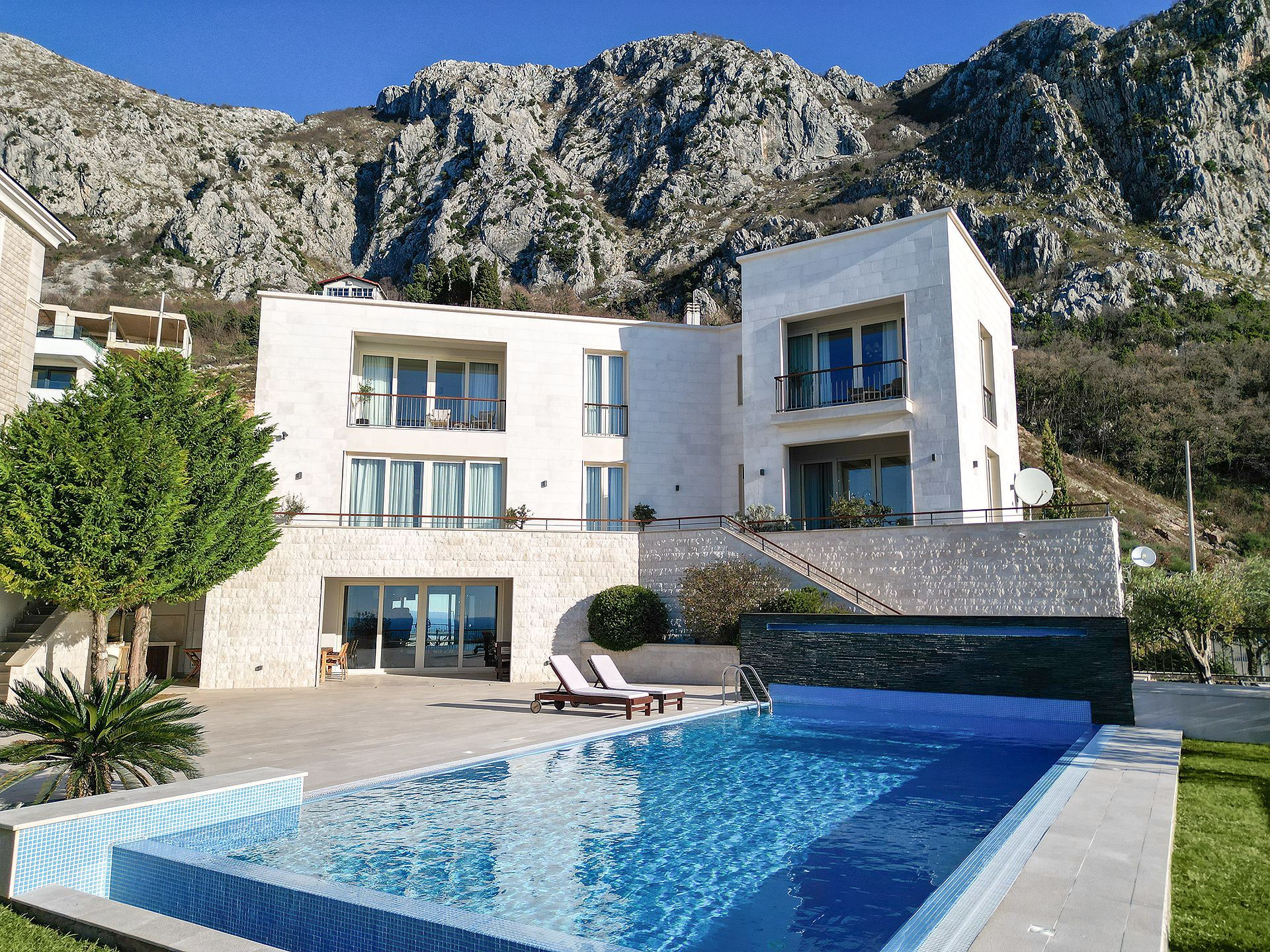 Vila Blizikuće prodaja Izdavanje: Kuća 600 m² – Blizikuće, Budva